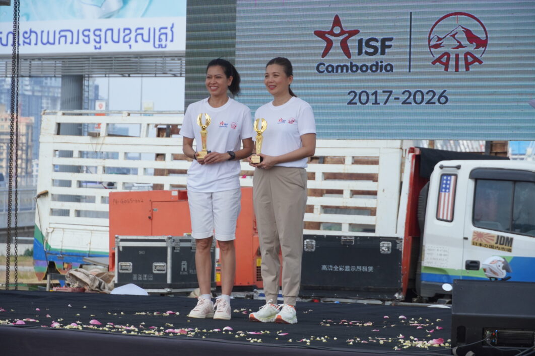 ភាពជាដៃគូរវាងអង្គការផ្កាយសមុទ្រ “ISF” ជាមួយក្រុមហ៊ុនធានារ៉ាប់រងអាយុជីវិត AIA បានឈានមកដល់ខួបគម្រប់១០ឆ្នាំហើយ តាមរយៈលីគយុវជន AIA–ISF ដែលបានចាប់ផ្តើមពីការប្តេជ្ញារួមគ្នាក្នុងការពង្រឹងសមត្ថភាពយុវជនតាមរយៈកីឡាបាល់ទាត់ មានភាពរីកចម្រើន ហើយក្លាយជាកម្មវិធីអភិវឌ្ឍយុវជនដ៏មានឥទ្ធិពលខ្លាំងមួយក្នុងប្រទេស ដោយគិតមកដល់ពេលនេះ មានកីឡាករ កីឡាការិនី ចំនួន ១៦,៨៤៥ នាក់ មកពី១០ខេត្តស្នើរនិង  ៨៨៣ ក្រុម ។