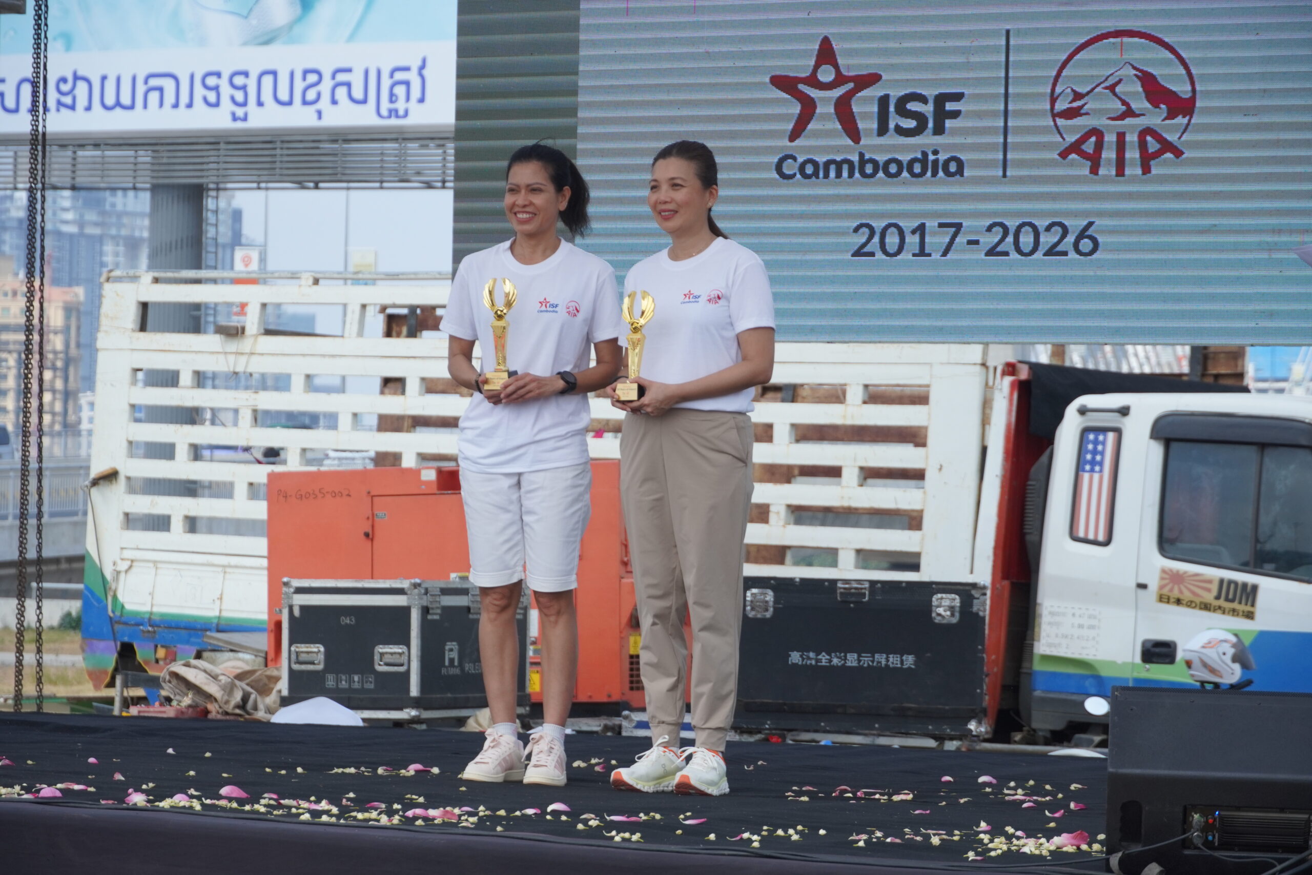 ភាពជាដៃគូរវាងអង្គការផ្កាយសមុទ្រ “ISF” ជាមួយក្រុមហ៊ុនធានារ៉ាប់រងអាយុជីវិត AIA បានឈានមកដល់ខួបគម្រប់១០ឆ្នាំហើយ តាមរយៈលីគយុវជន AIA–ISF ដែលបានចាប់ផ្តើមពីការប្តេជ្ញារួមគ្នាក្នុងការពង្រឹងសមត្ថភាពយុវជនតាមរយៈកីឡាបាល់ទាត់ មានភាពរីកចម្រើន ហើយក្លាយជាកម្មវិធីអភិវឌ្ឍយុវជនដ៏មានឥទ្ធិពលខ្លាំងមួយក្នុងប្រទេស ដោយគិតមកដល់ពេលនេះ មានកីឡាករ កីឡាការិនី ចំនួន ១៦,៨៤៥ នាក់ មកពី១០ខេត្តស្នើរនិង  ៨៨៣ ក្រុម ។